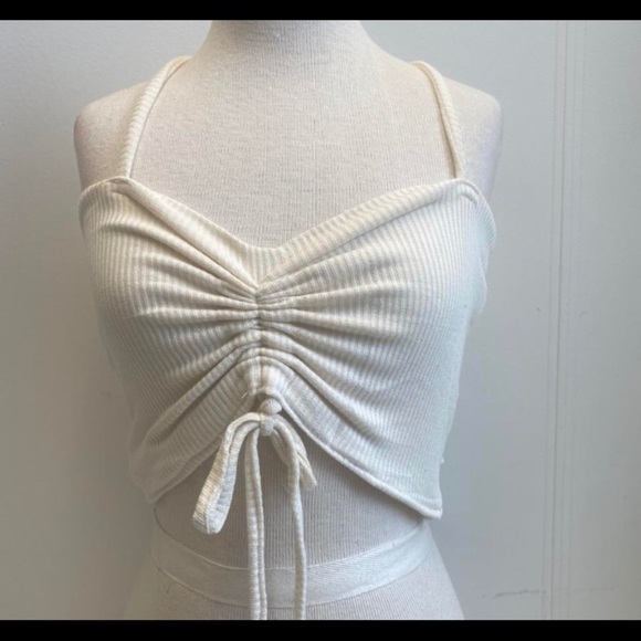 Tops - Ivory ribbed knit crop top with drawstring